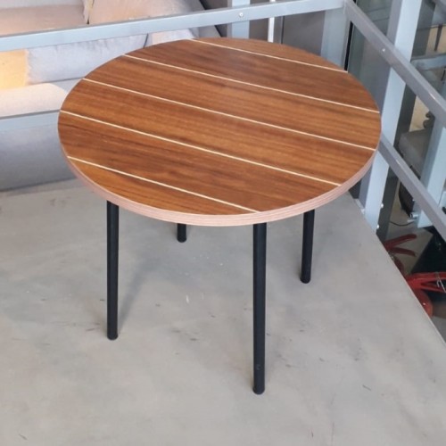 PLY 50 žurnālu galds
